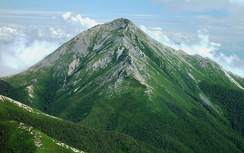 ファイル:Mount Jonen from Mount Akaiwa 2003-9-14.jpg