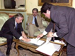 President Néstor Kirchner (left) signs the order removing Mrs. Juárez from her post as Governor of Santiago del Estero while Aníbal Fernández watches.