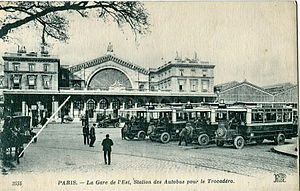 Motor buses in front of the Gare de l'Est ND 3555 - PARIS - La Gare de l'Est, Station des autobus pour le Trocadero.jpg