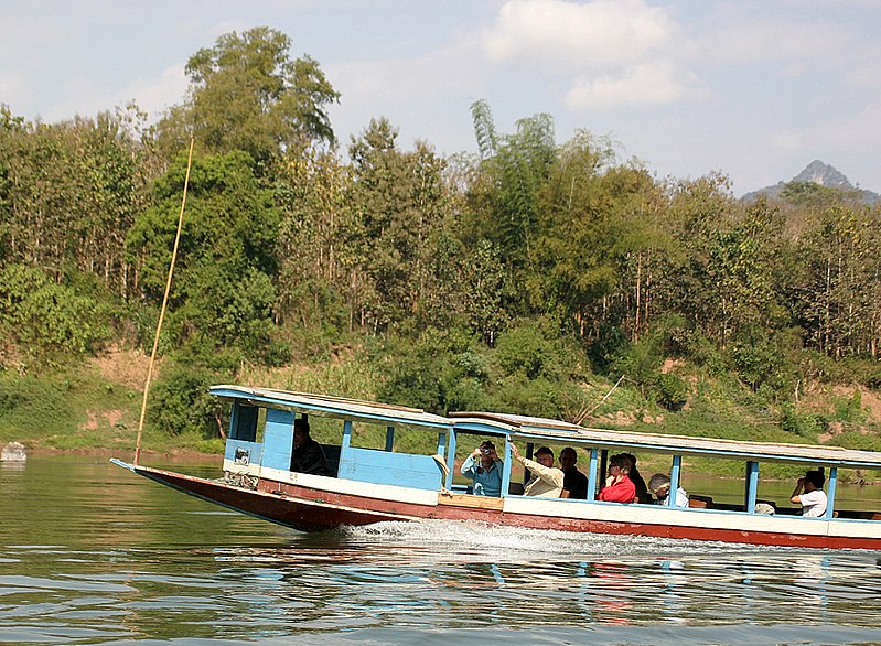 File:Nam Ou-Bootsfahrt-52-Boot-gje.jpg