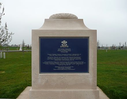 Памятник й. National Memorial Arboretum. 10 Й Королевский Гусарский полк. 423 Полк мемориал.