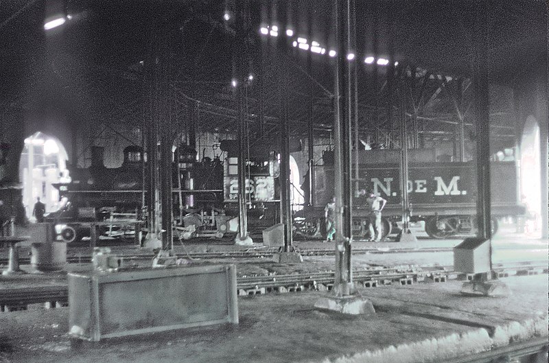 File:NdeM San Lazaro roundhouse interior, showing narrow gauge 2-8-0 252 in Mexico City, D.F., Mexico on September 13, 1966 (34183081641).jpg