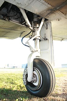 Oleo torque link main landing gear.JPG