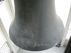 La cloche olympique de Berlin (The olympic bell).