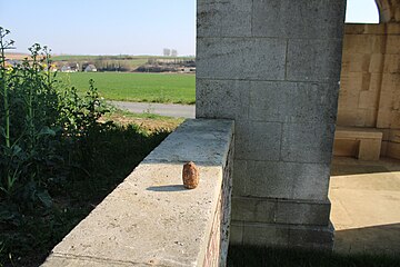 Grenade trouvée aux abords du cimetière le 23 mars 2022.