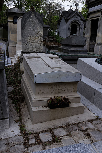 File:Père-Lachaise - Division 57 - Piel 01.jpg