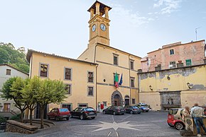 Palazzo comunale di Canepina (VT).jpg