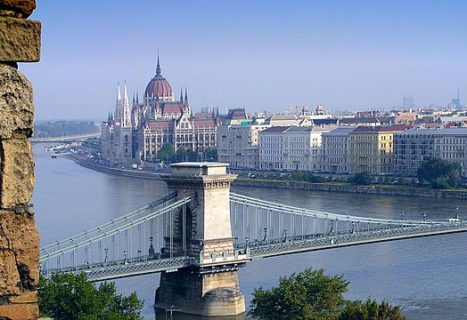 Река вена. Река Дунай Будапешт. Река Дунай в Вене. Река Дунай в Венгрии. Фото реки Дунай в Будапеште.