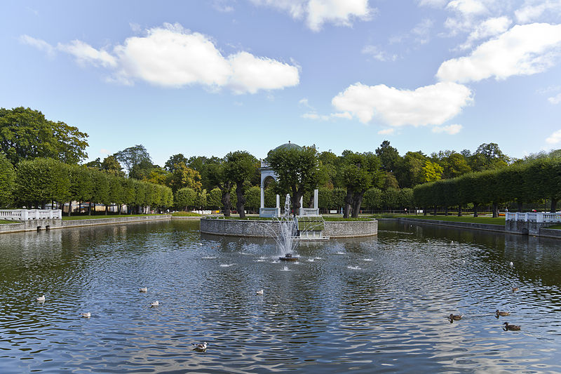 File:Parque de Kadriorg, Tallinn, Estonia, 2012-08-12, DD 02.JPG