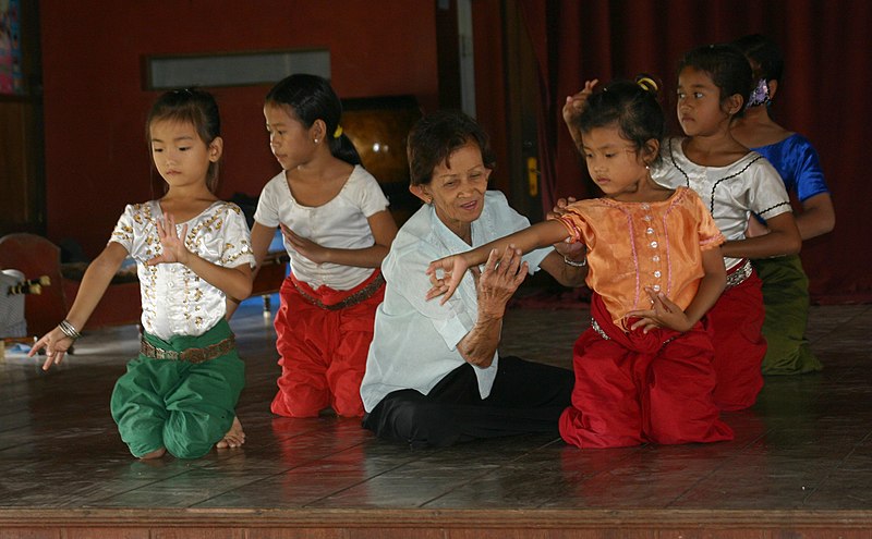 Fayl:Phnom Penh-Tanzschule-04-2007-gje.jpg
