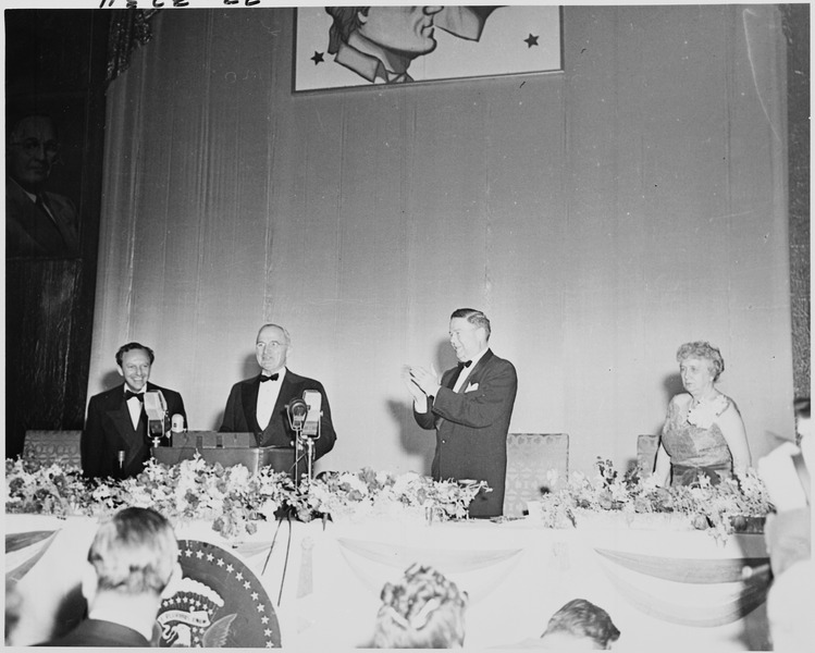 File:Photograph of President Truman at the podium, receiving applause during the Jefferson-Jackson Day Dinner at... - NARA - 200179.tif