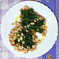 Piatto tipico della toscana - Crostoni di pane arrostito con fagioli, cavolo nero e olio extravergine di oliva 1