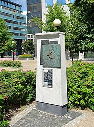 Ghetto boundary marker in Twarda Street Pomnik granic getta ul. Twarda.JPG