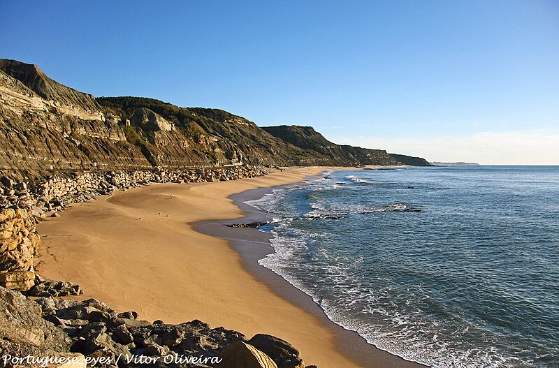 File:Praia de Porto de Barcas - Portugal (12008584974).jpg