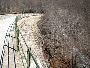 Presa D'aigua: Història, Elements duna presa, Condicions geològiques