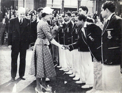 Queen Elizabeth II with members of the Indian team during the Indian tour of England in 1952. Probir Sen with Queen Elizabeth II.png