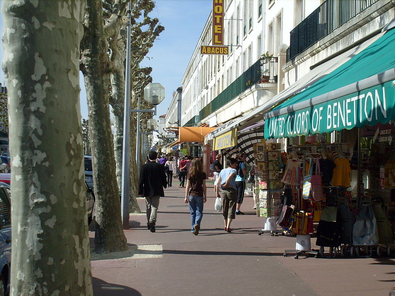 File:Promenade boulevard Briand.jpg