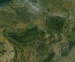 Супутникове зображення — рейнських сланцевих гір. Рейнський масив позначений (зеленим).