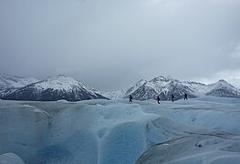 Randonnée glaciaire sur le glacier Perito Moreno.