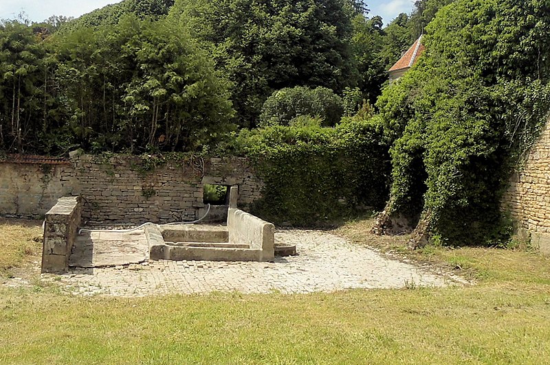 File:Ranzevelle, Ancien lavoir.jpg