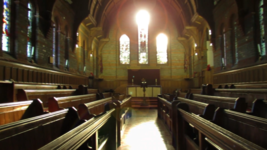 El interior de la capilla, escuela de lectura