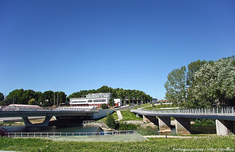 File:Rio Nabão - Tomar - Portugal (16255739767).jpg