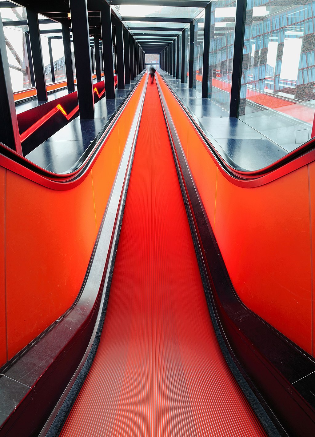 Rolltreppe Zeche Zollverein.JPG