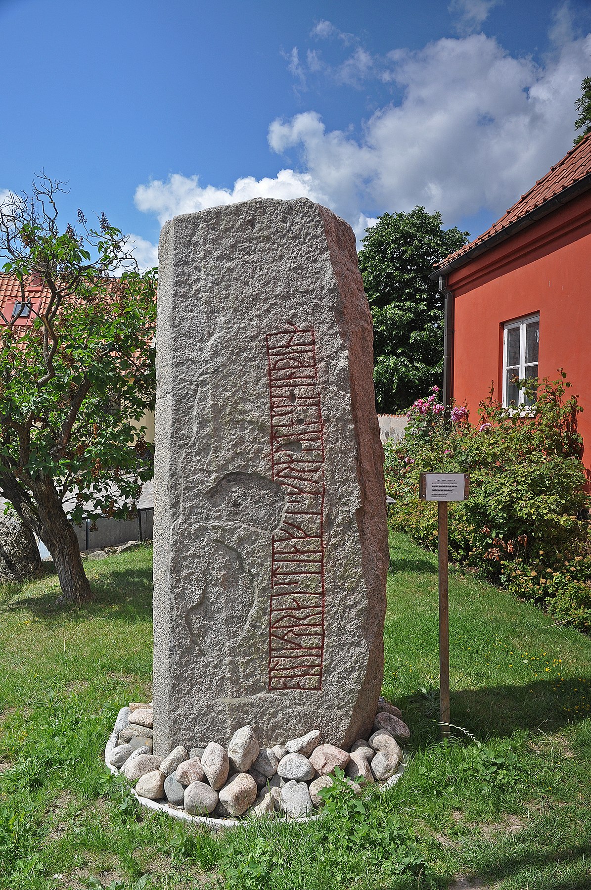 Runestone Älleköpingestenen. Photograph: Helen Simonsson Licensing: CC-BY-SA-4.0