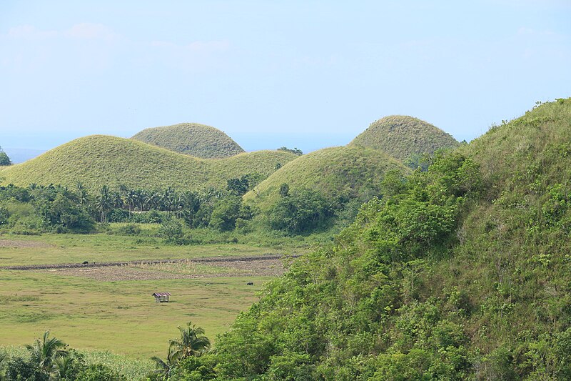 File:Sagbayan Sunset Chocolate Hills Bohol 2017 a.jpg