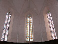 Les vitraux du chœur.