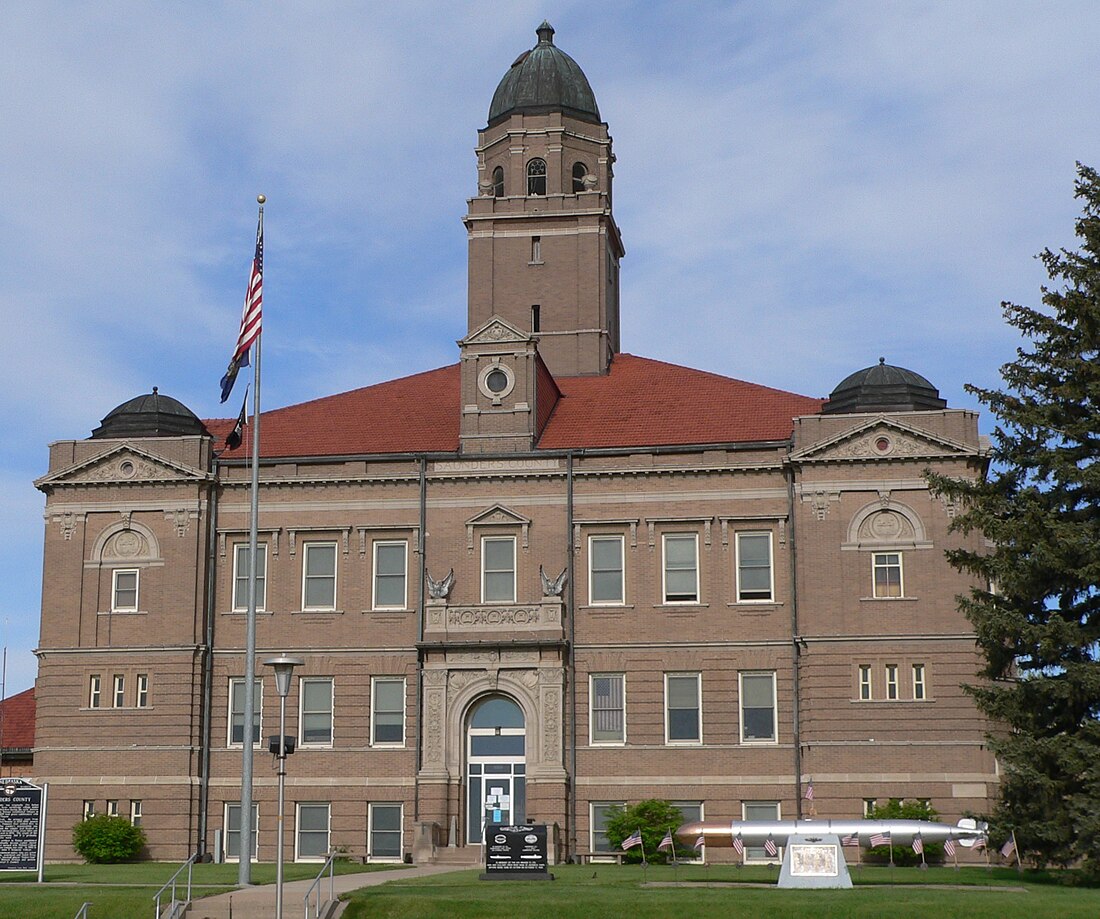 File:Saunders County Courthouse (Nebraska) from E 2.JPG