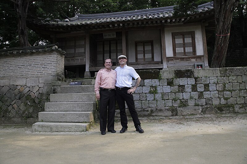 File:Seúl, visita al jardin secreto del palacio Chang Deok (9683201436).jpg