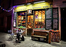 Shakespeare & Co Books, Paris, April 2011.jpg