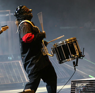 Fortune Salaire Mensuel de Shawn Crahan Combien gagne t il d argent ? 833 000,00 euros mensuels