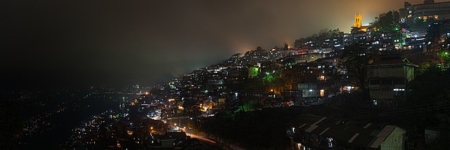 Ночная панорама Шимлы — столицы штата Химачал-Прадеш
