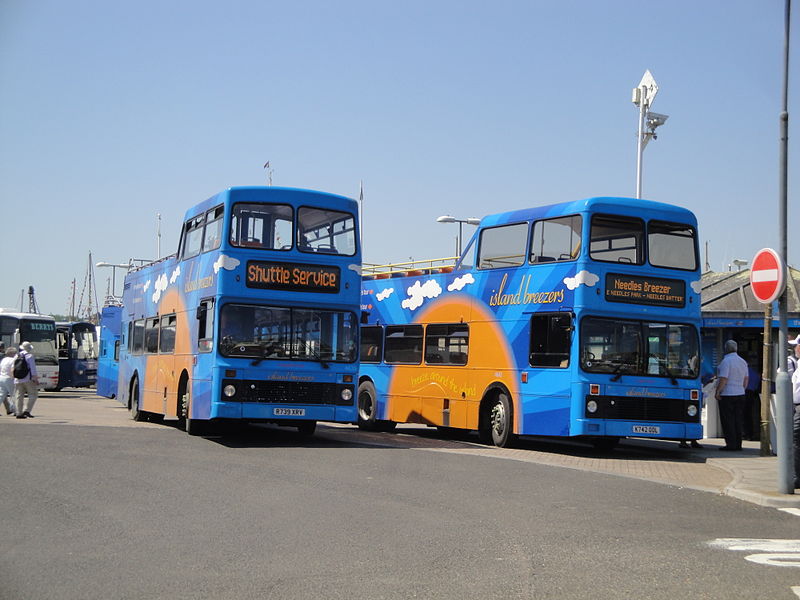 File:Southern Vectis 4639 R739 XRV and 4642 K742 ODL.JPG