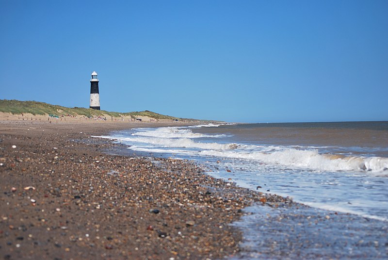 File:SpurnLightBeach.JPG