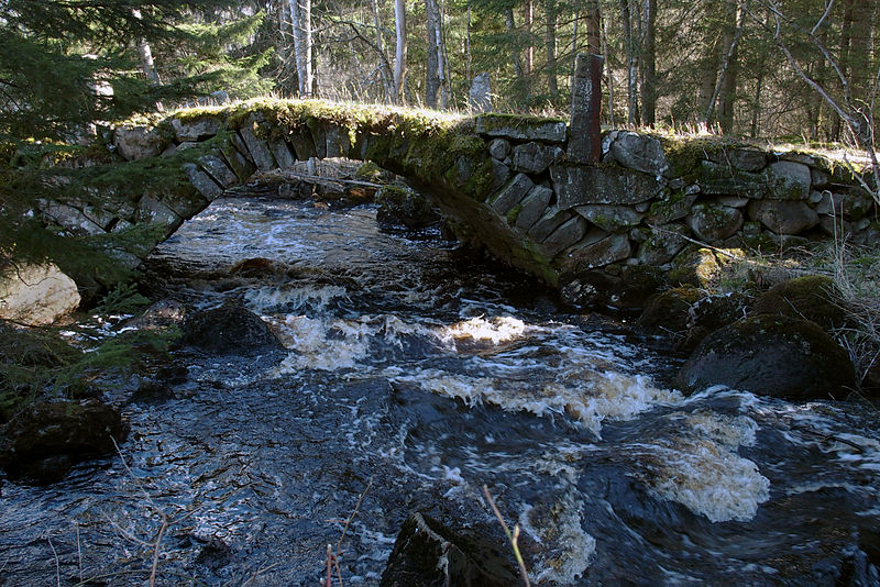 File:Stone arch bridge Glimåkra Skåne Sweden.jpg