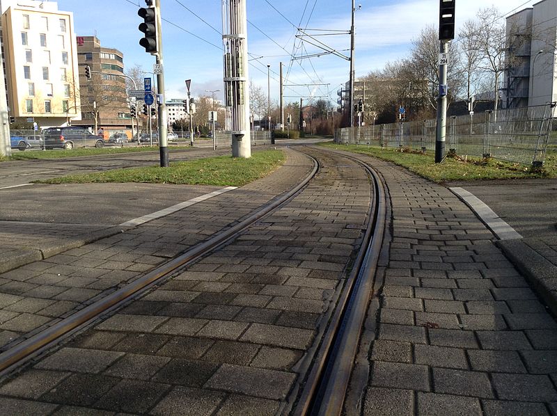 File:Straßenbahn Freiburg Bissierstraße 03.JPG