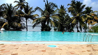 Swimming Pool in Hotel Raviz Kollam, Mar 2016.jpg