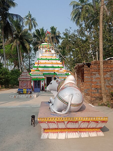 File:Swpneswar temple 090812.jpg