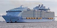 SymphonyOfTheSeas (bijgesneden) 02.jpg