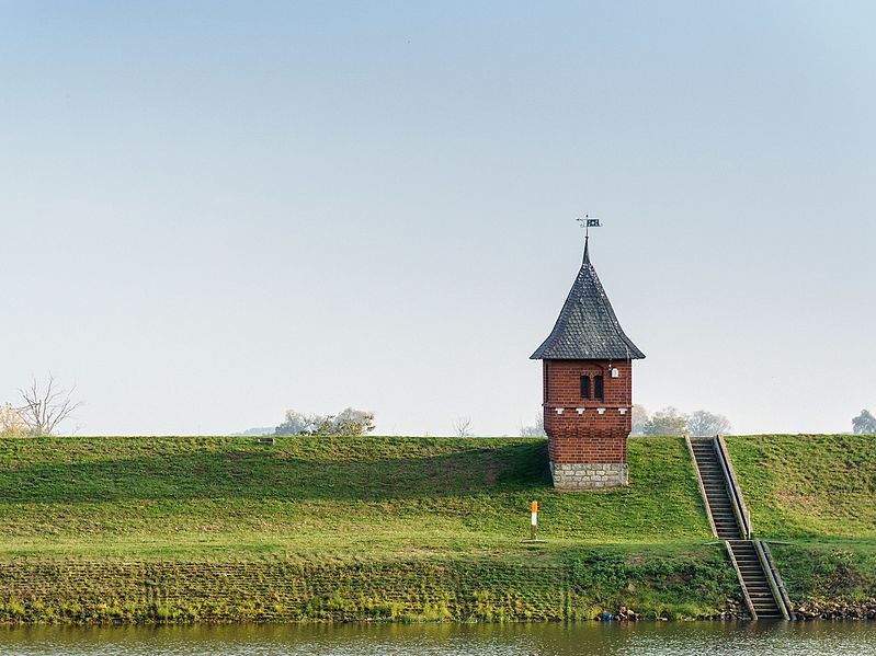 File:Tangermuende Tanger Pegelhaus .jpg