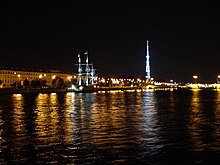 La torre televisiva di San Pietroburgo di notte.