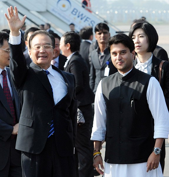 File:The Chinese Premier, Mr. Wen Jiabao with the Minister of State for Commerce and Industry, Shri Jyotiraditya Scindia on his arrival at the Air force Station Palam, in New Delhi on December 15, 2010.jpg