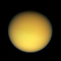 A Titan természetes színekben