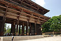 鎌倉時代、周防国や長門国産のヒノキ材で建造された東大寺南大門。この規模の木造建築の用材を国産ヒノキで確保するのは、現在では不可能である。