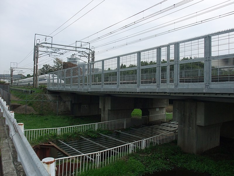 File:Tokaido Shinkansen hongoda irrigation ditch bridge 01.jpg