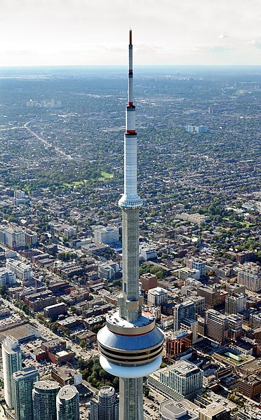 File:Toronto - ON - CN Tower - Antennenspitze.jpg