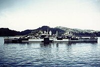 USS Honolulu (CL-48) v jižním Pacifiku, zhruba na jaře 1944 (80-GK-1637) .jpg